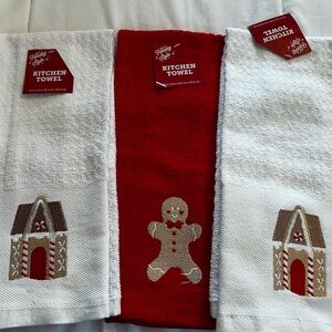 NEW Holiday Christmas White Red Kitchen Towels with Gingerbread House Design